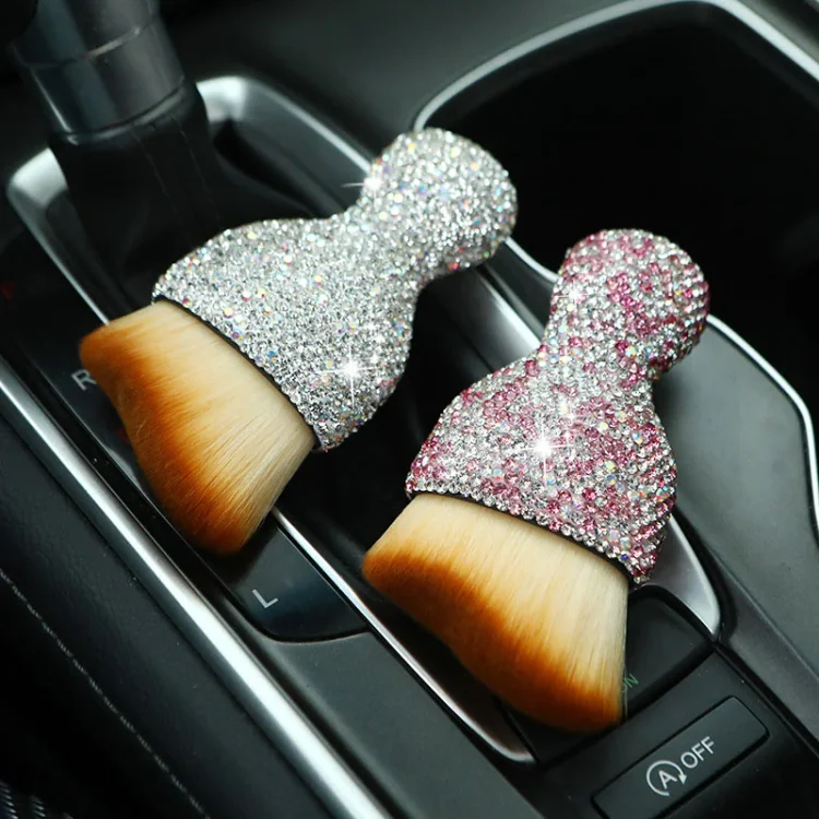 Brosse douce pour balayer la poussière intérieure de la voiture